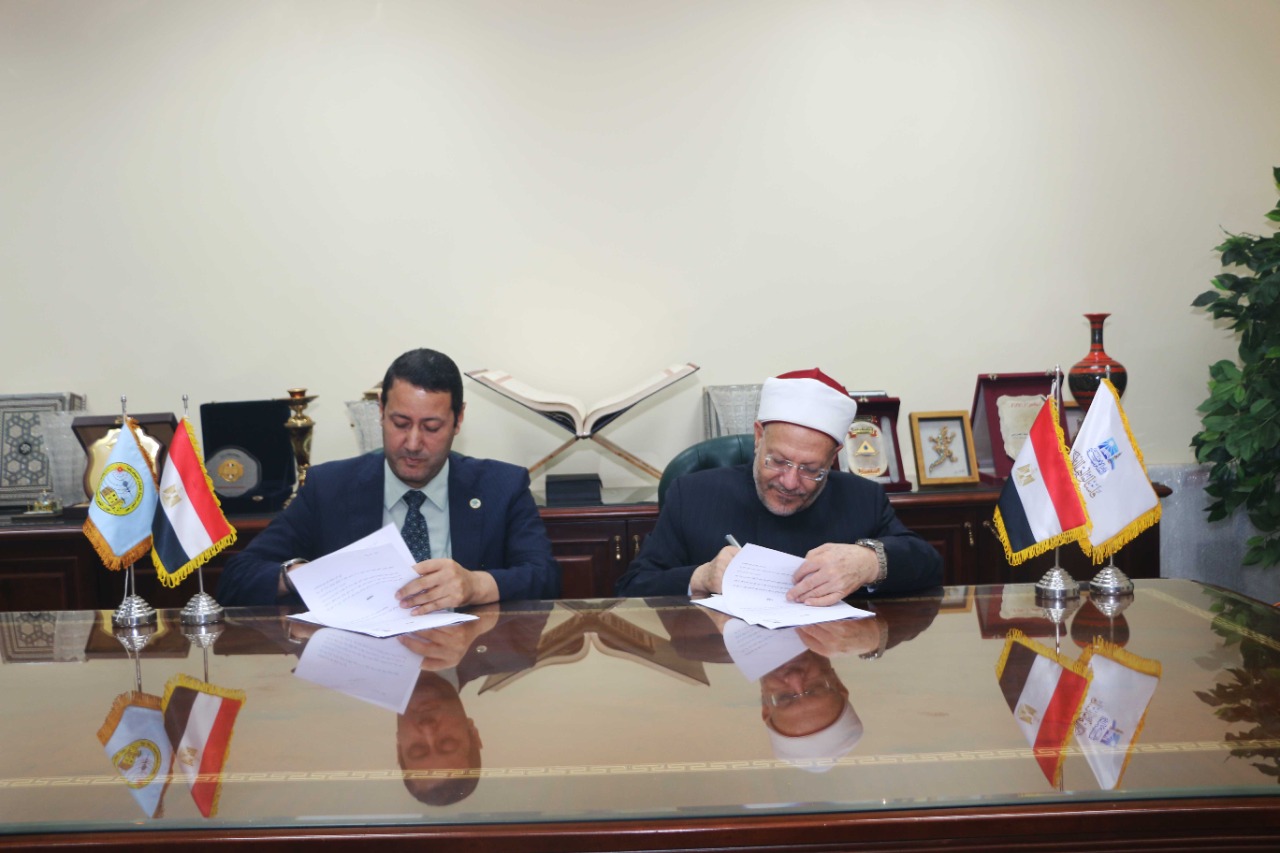 مفتي الجمهورية خلال توقيع مذكرة التفاهم 