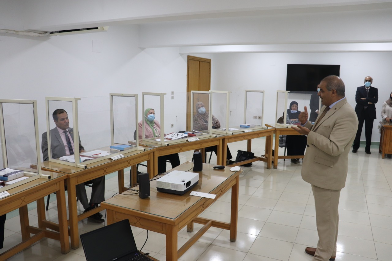 رئيس جامعة الأزهر يتفقد الدورة التدريبية 