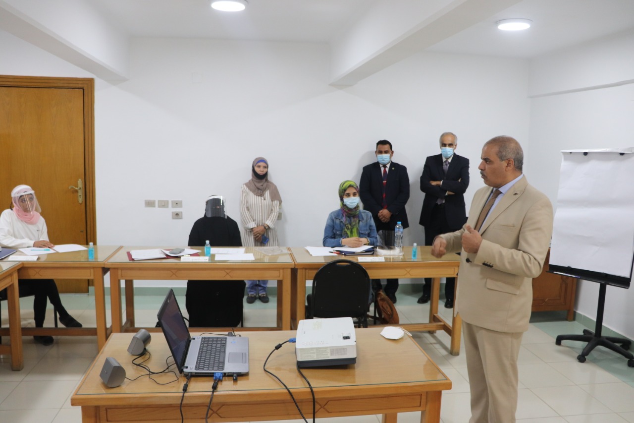 رئيس جامعة الأزهر يتفقد الدورة التدريبية 