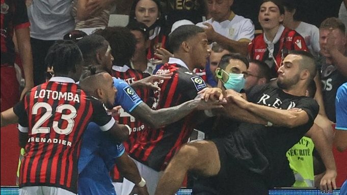 مشاهد مؤسفة في مباراة نيس ومارسيليا