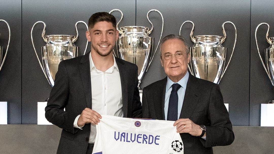 فلورنتينو بيريز رئيس ريال مدريد وفالفيردي نجم الملكي فلورنتينو بيريز رئيس ريال مدريد وفالفيردي نجم الملكي