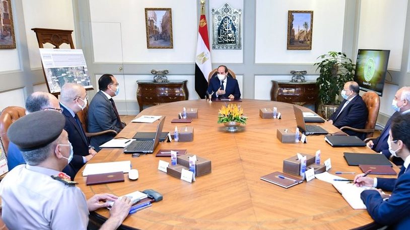 الرئيس عبدالفتاح السيسي خلال اجتماعه برئيس الحكومة ووزراء 