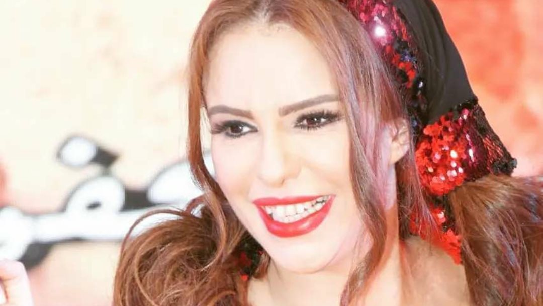 دنيا عبد العزيز 