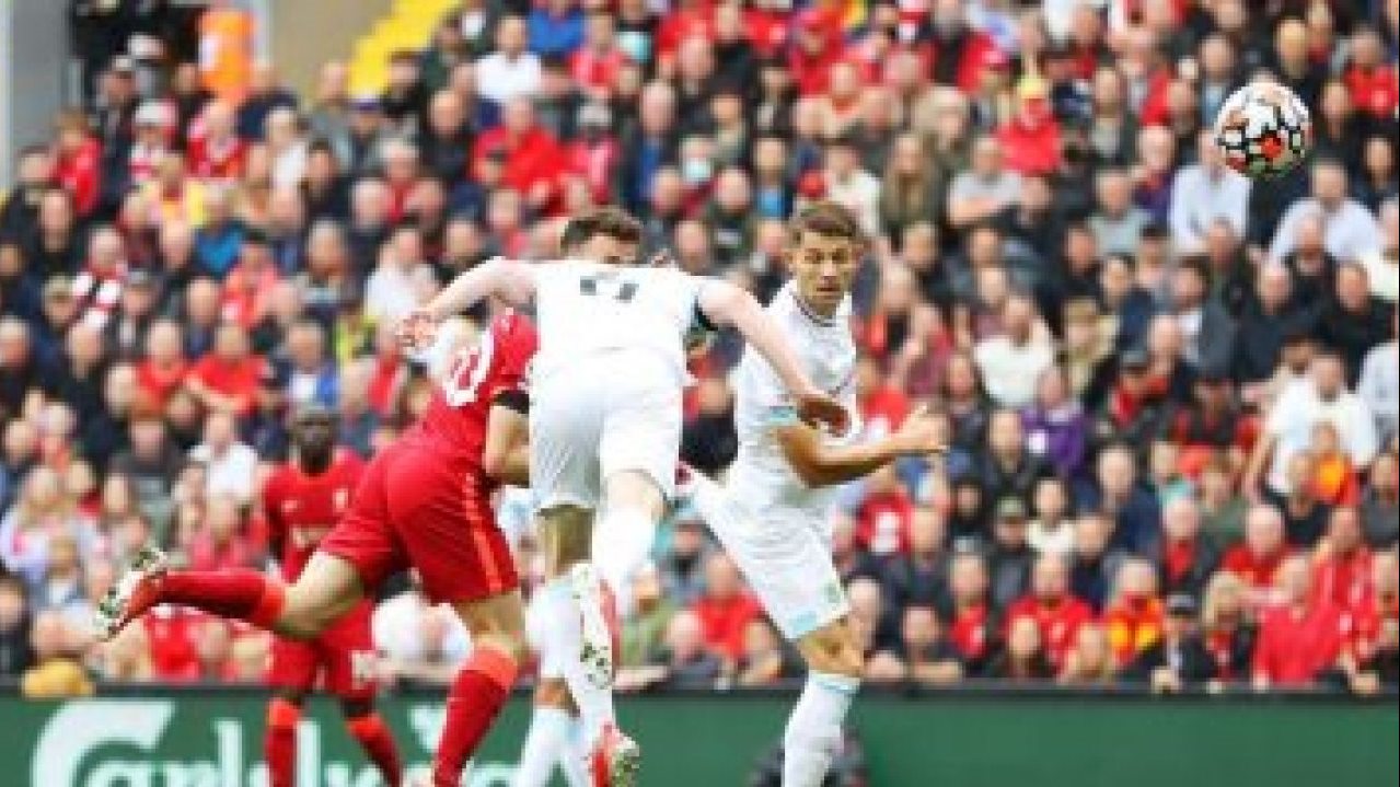 ليفربول ضد بيرنلي في الدوري الإنجليزي 