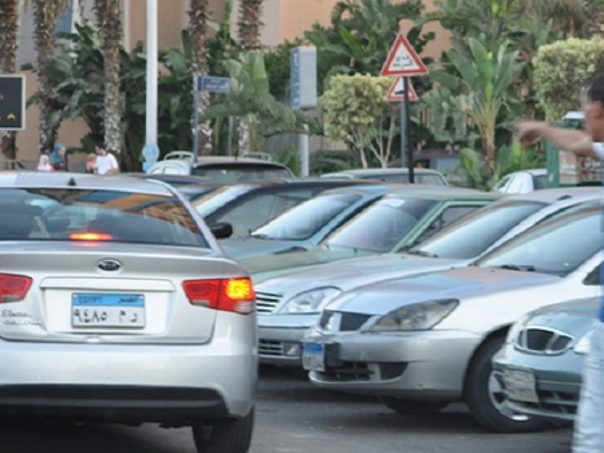 انتظار السيارات في الشوارع