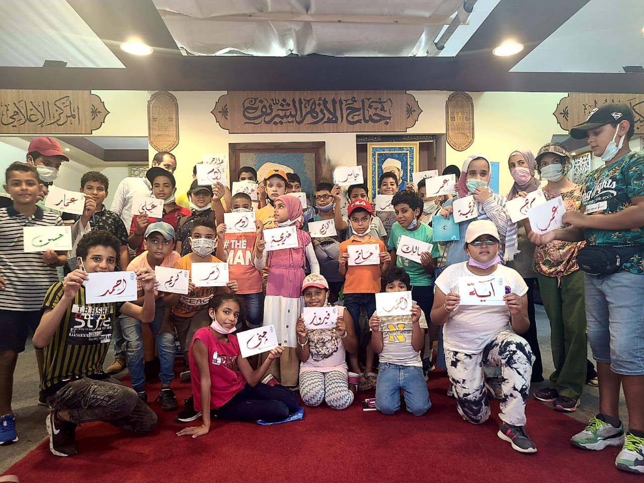 زوار معرض الإسكندرية يروون حكاياتهم مع جناح الأزهر