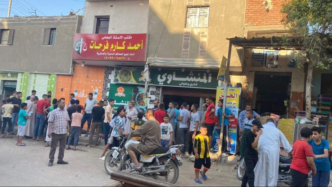 صورة للمحل الذى تم تحطيمه 
