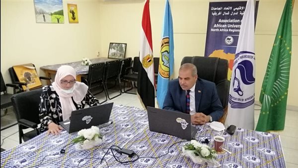 ريس جامعة الأزهر وعميدة كلية الصيدلة في لقاء افتراضي
