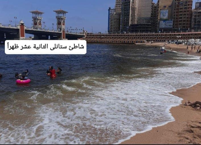تغير لون البحر يثير الجدل في الاسكندرية 
