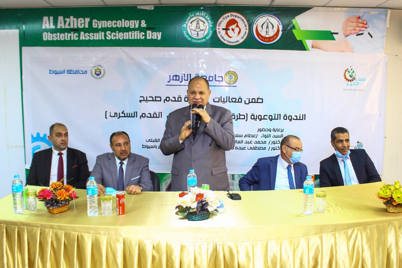 محافظ أسيوط ونائب رئيس جامعة الأزهر خلال الافتتاح
