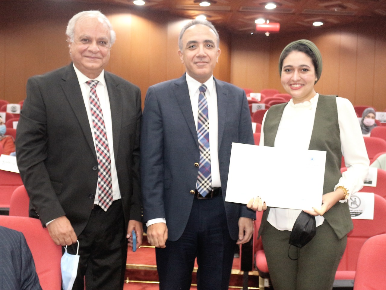 توقيع عقود 60مشروع منح الماجستير والدكتوراه 