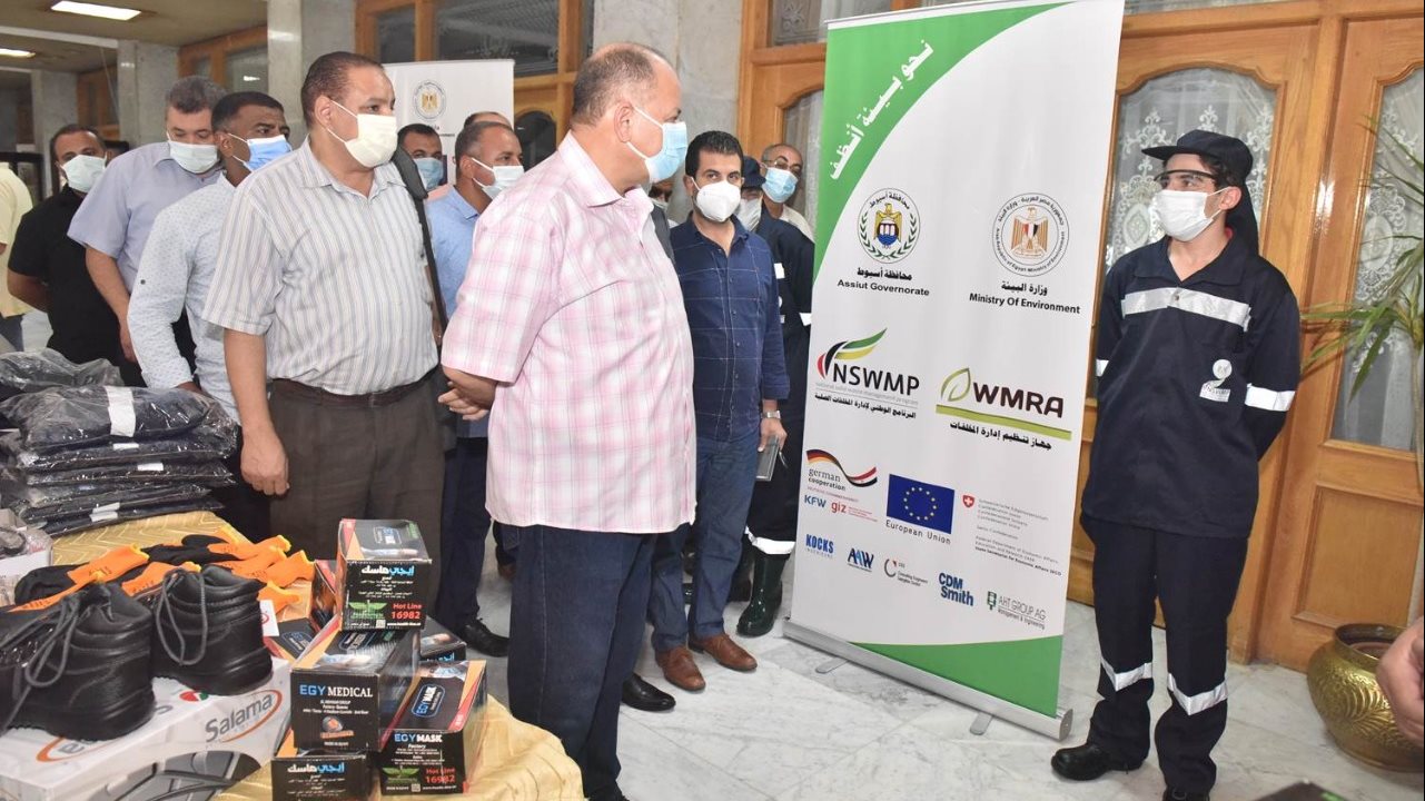 محافظ  أسيوط 