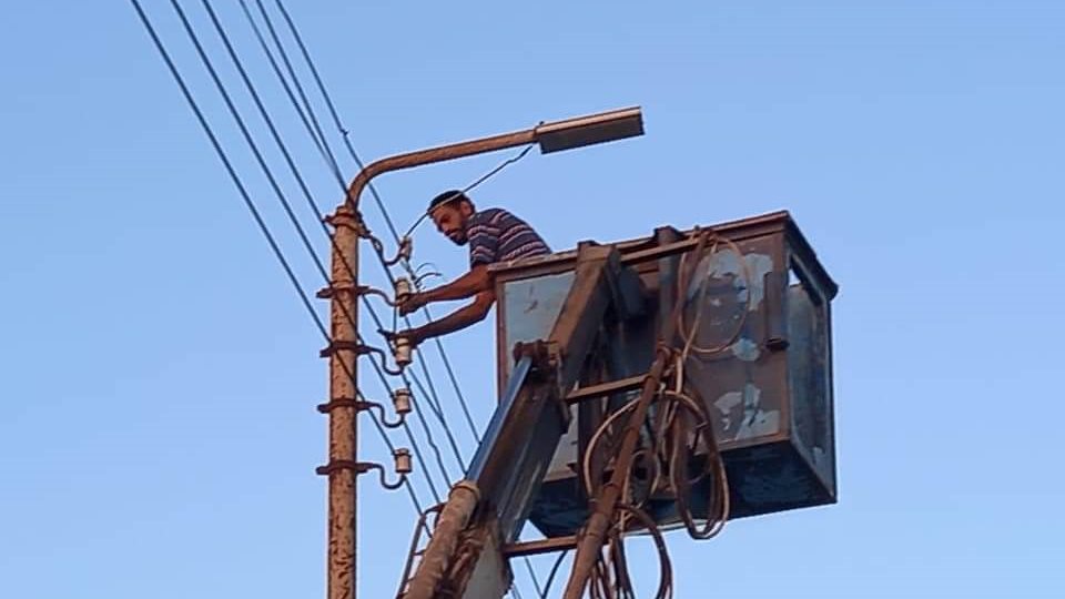 جانب من أعمال النظافة والإنارة