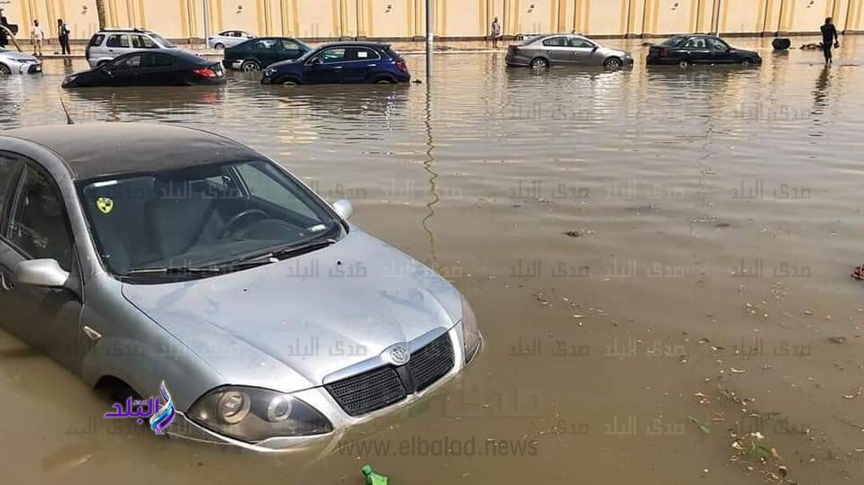 انفجار ماسورة صرف بالتجمع الأول يغرق الشوارع