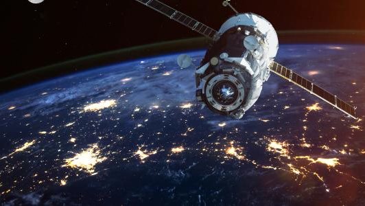 قمر صناعي  قمر صناعي