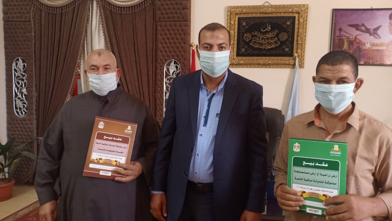 تسليم عقود تقنين