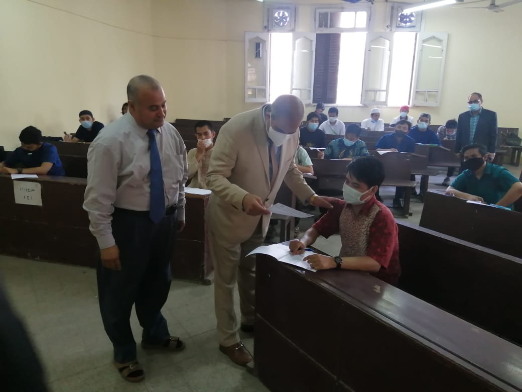 رئيس جامعة الأزهر يتفقد لجان امتحانات التصفية بكليات الدراسة
