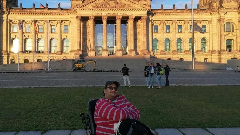 قصة الشاب الطموح عادل علي شعبان 