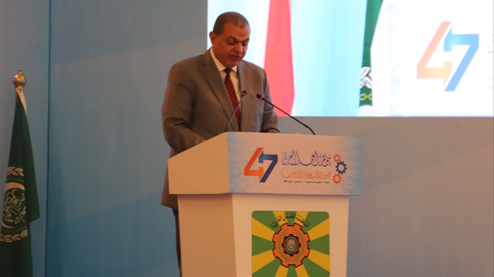 وزير القوي العاملة 