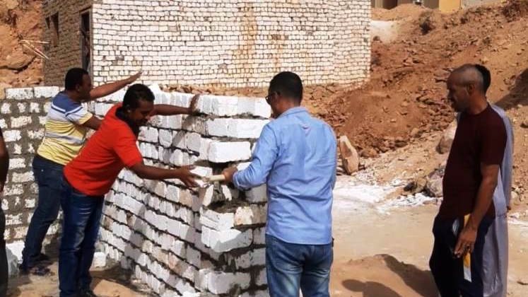 جانب من أعمال إزالة التعديات بأسوان 