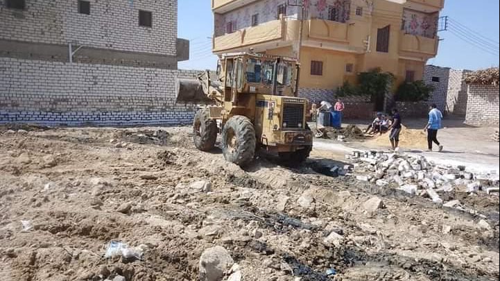 عمال النظافة يحملون النظافة من الاحياء والشوارع 