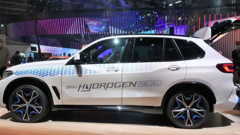 بي إم دبليو تكشف عن سيارتها الهيدروجينية BMW iX5 Hydrogen 