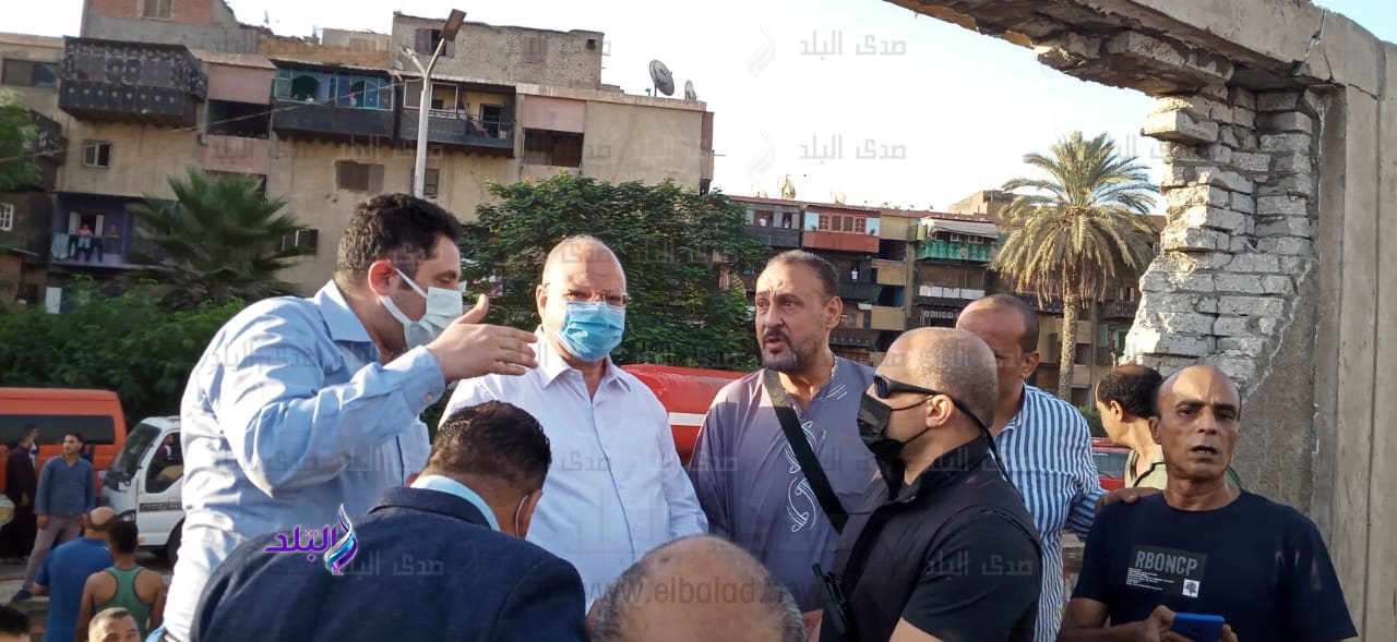 محافظ القاهرة يتفقد آثار حريق مغالق الخشب بالشرابية