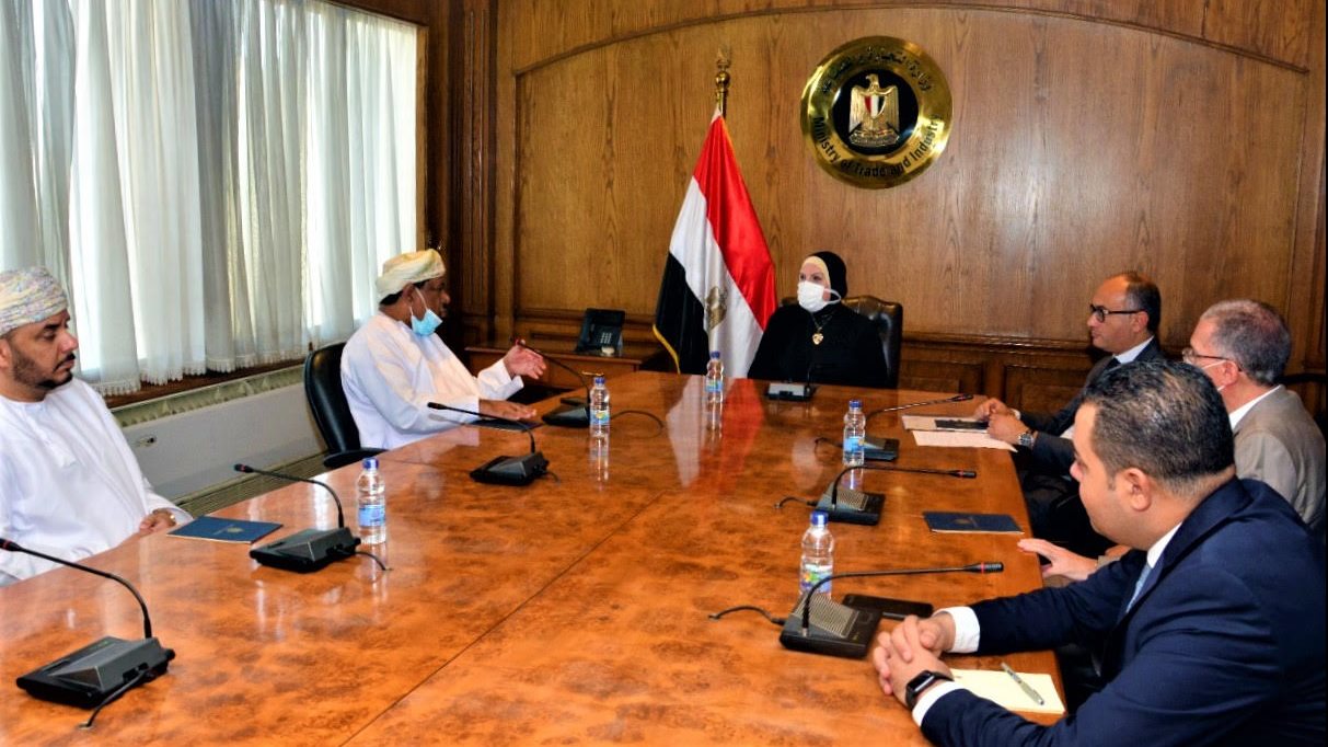  وزيرة التجارة مع مجلس الأعمال المصري العماني