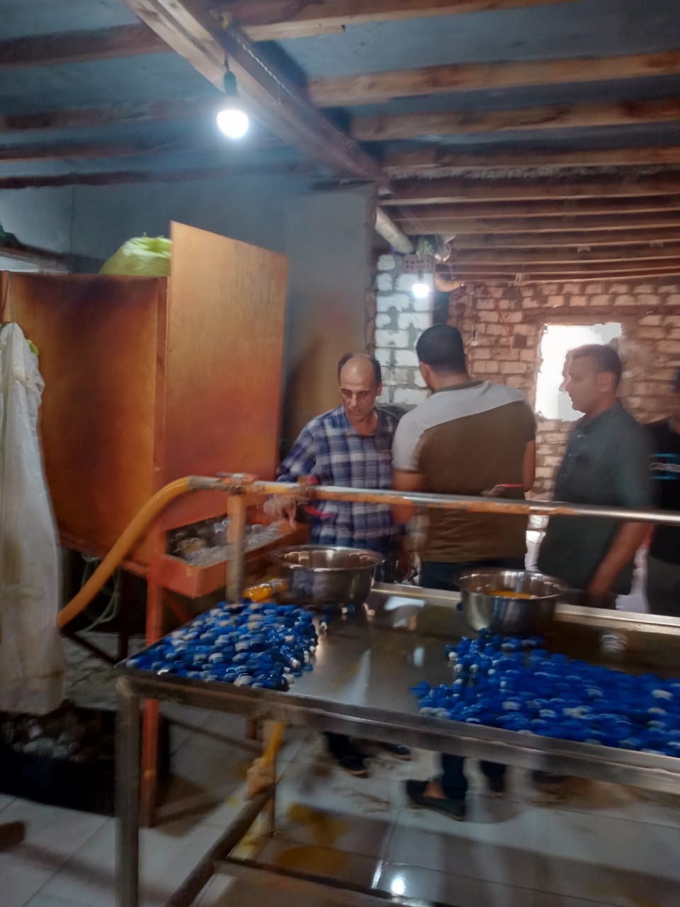 ضبط مصنع عصائر غير مرخض بدكرنس