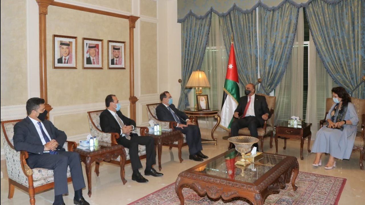 جانب من اللقاءات