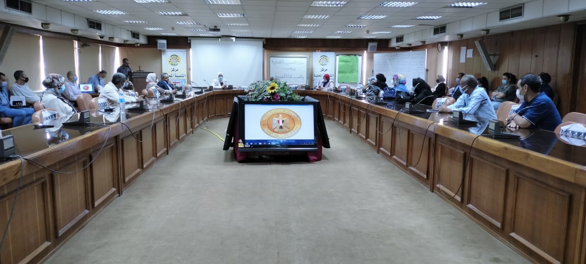 خريجي الدورات التدريبية بمركز سقارة