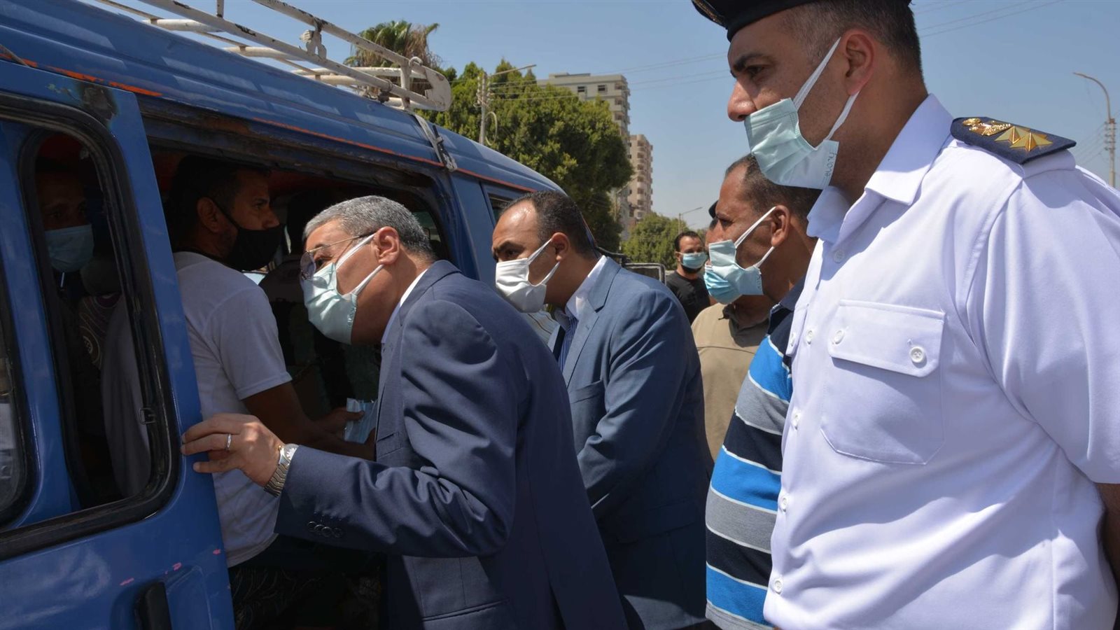 محافظ المنيا ونائبه يتفقدان الإجراءات الوقائية 