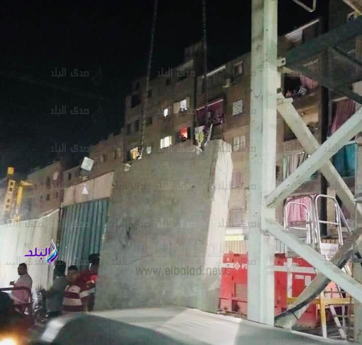 سقوط كتلة خرسانية من إنشاءات المترو في إمبابة