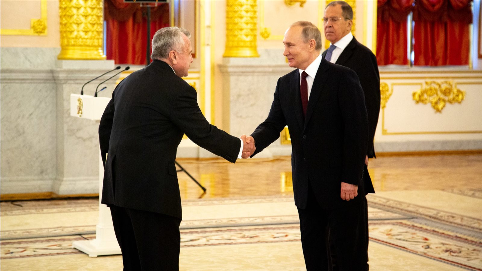 روسيا تستدعي السفير الأمريكي لديها