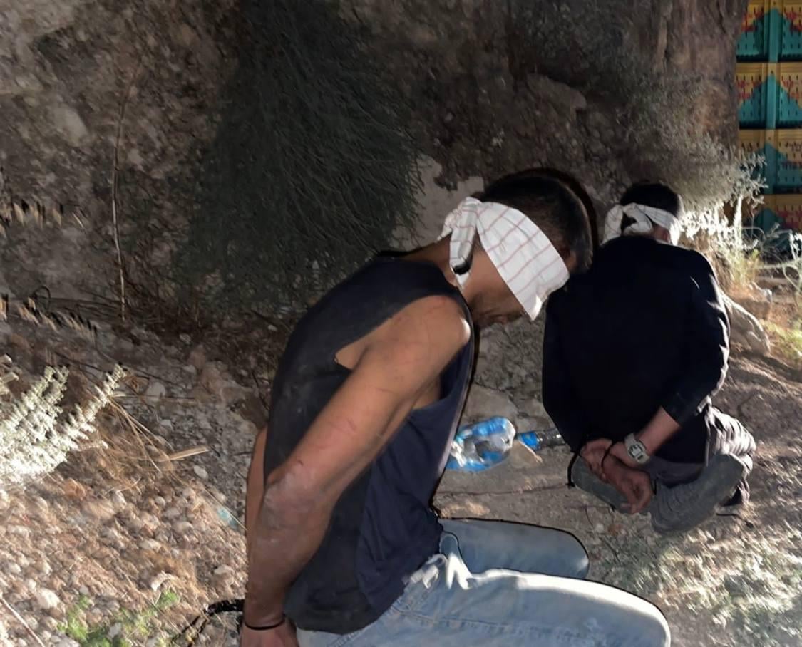 أحد الأسرى بعد اعتقاله