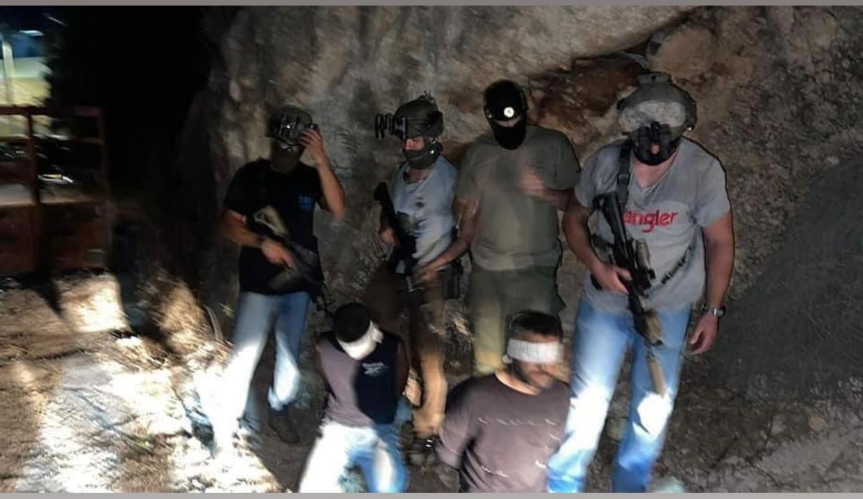 الأسيران المعتقلان