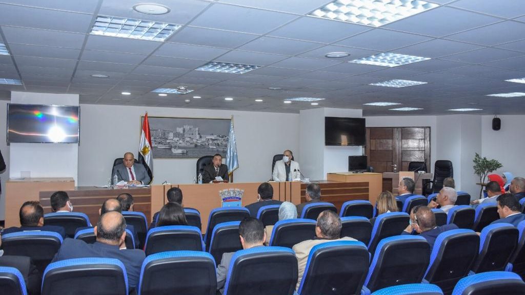 محافظ الإسكندرية في اجتماع مع النواب 
