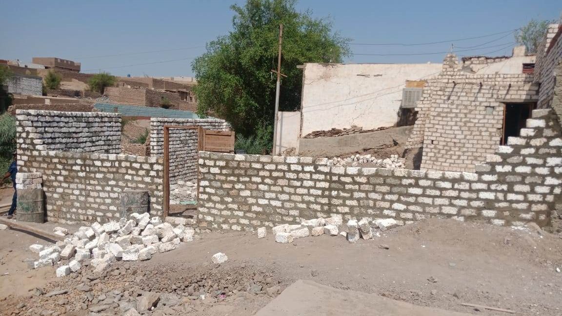 جانب من أعمال إزالة التعديات بأسوان 