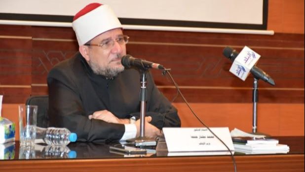 بكاء وزير الاوقاف اثناء تلاوة ايات من كتاب الله 
