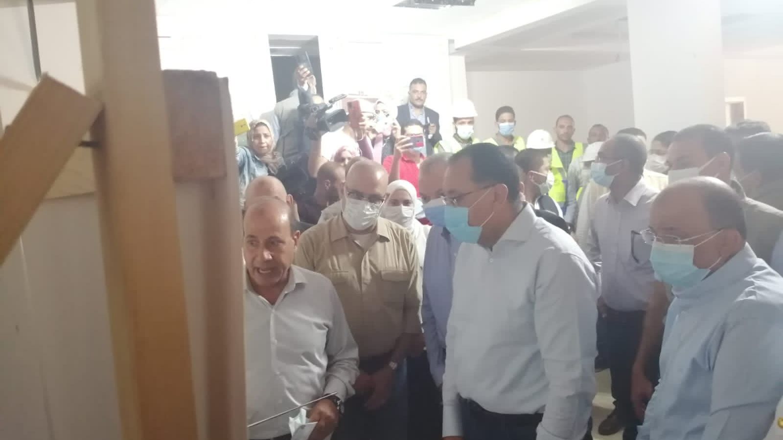 رئيس الوزراء يتفقد مشروعات حياة كريمة 