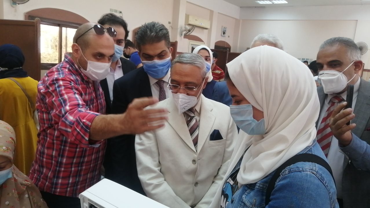رئيس جامعة طنطا يفتتح أكبر مركز للتطعيم بلقاح كورونا