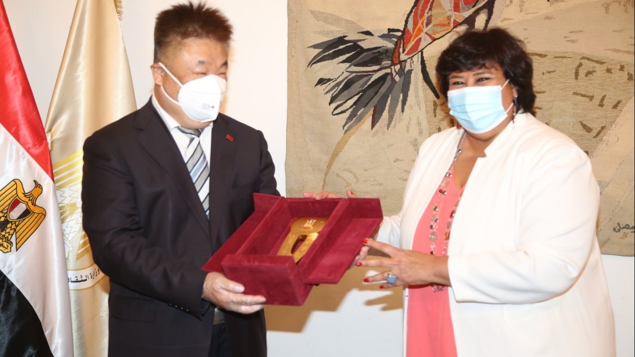  تكريم للمستشار الثقافي الصيني بالقاهرة شي يويه