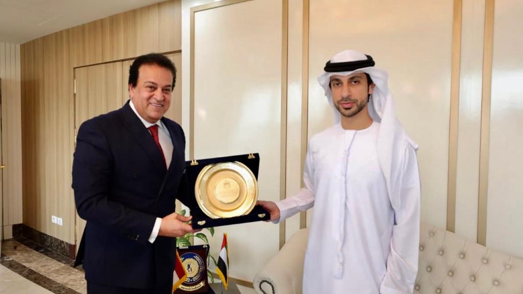 وزير التعليم العالي خلال لقائه الملحق الثقافي لدولة الامارات