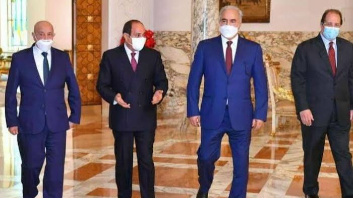 الرئيس السيسي مع اللواء عباس كامل وخليفة حفتر وعقيلة صالح 