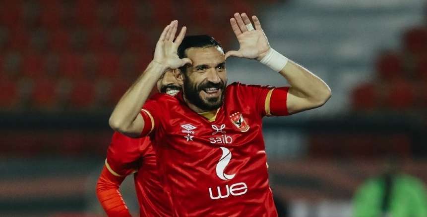 علي معلول لاعب الأهلي