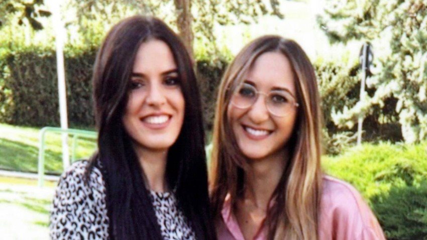  اكتشاف تبادل طفليتهما بالخطأ