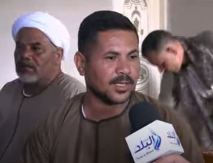 أهالى قريتى أبو حزام وحمر دوم