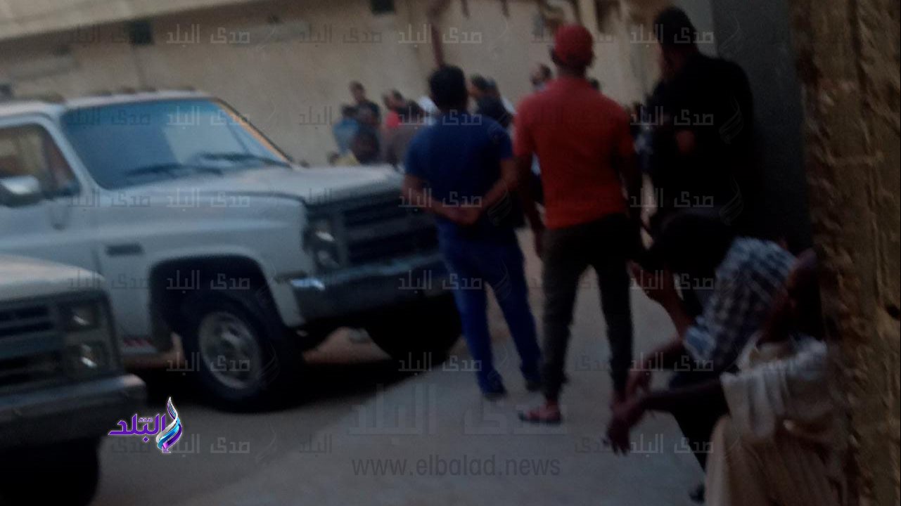 أهالي بني سويف ينتظرون جثامين أب وأولادة ضحية مصنع المخلل 
