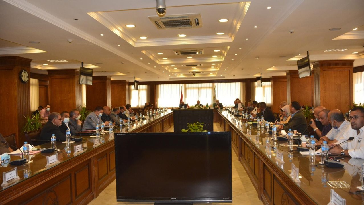 اجتماع محافظ الجيزة 