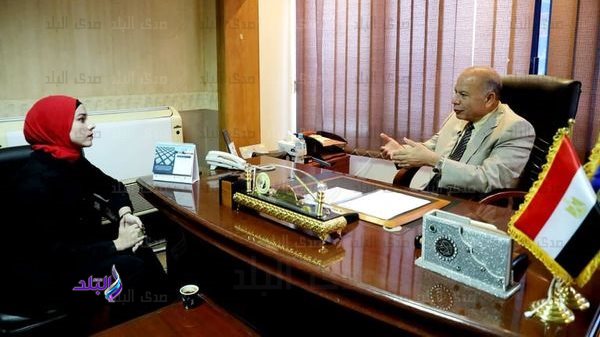 الفريق أسامة الجندي مع محررة صدى البلد 